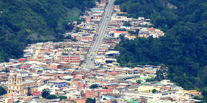 Cajamarca stretches up the slopes of Tolima’s rugged landscape (Alejandro Bayer Tamayo, CC BY-SA 2.0)