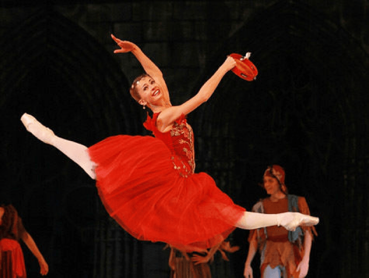 Esmeralda ballet at The Kremlin Theatre, source: http://www.mk.ru/culture/2013/06/07/866281-putinyi-tak-volnovalis-izza-razvoda-chto-ne-posmotreli-vtoroy-akt-baleta.html 